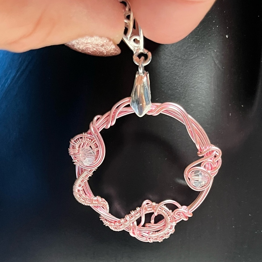 💙💜❤️🥹Wire wrapped round/circle shaped floating pendant